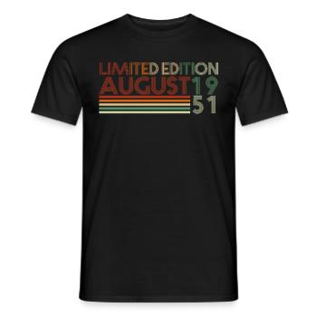 71. Geburtstag August Jahrgang 1951 Geschenkidee - Männer T-Shirt - Schwarz - Vorne - AI Model Male 178 light (178cm)
