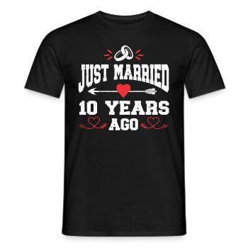 Just Married 10 Years Ago 10th Wedding Anniversary - Männer T-Shirt - Schwarz - Vorne - AI Model Male 178 light (178cm)