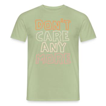 Sarcasme disant, frustration, désillusion introvertie - T-shirt homme - vert sauge - Devant - AI Model Male 178 light (178cm)