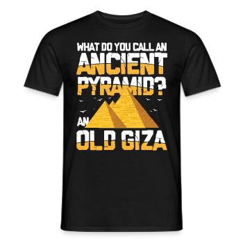 What Do You Call An Ancient Pyramid An Old Giza - Männer T-Shirt - Schwarz - Vorne - AI Model Male 178 light (178cm)