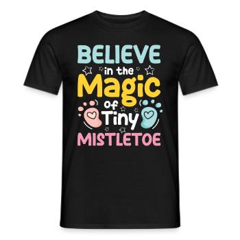 Believe In The Magic Of Tiny Mistletoe - Männer T-Shirt - Schwarz - Vorne - AI Model Male 178 light (178cm)