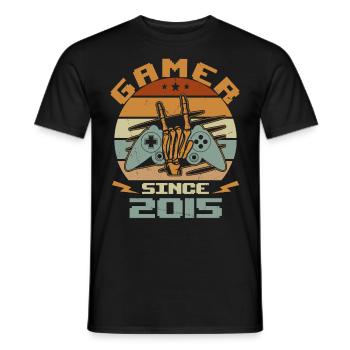 Gamer seit 2015 - Gaming Jubiläumsgeschenk 2015 - Männer T-Shirt - Schwarz - Vorne - AI Model Male 178 light (178cm)