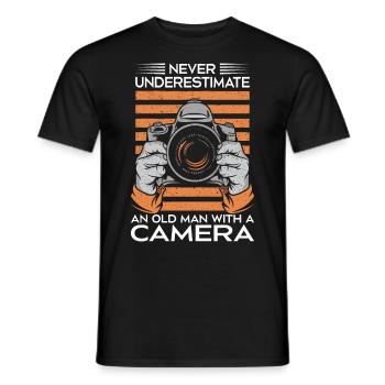 Never underestimate an old man with a camera - Men's T-Shirt - black - Front - AI Model Male 178 light (178cm)
