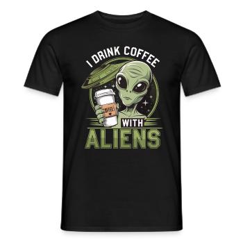 Witziges Ich trinke Kaffee mit Aliens - Männer T-Shirt - Schwarz - Vorne - AI Model Male 178 light (178cm)