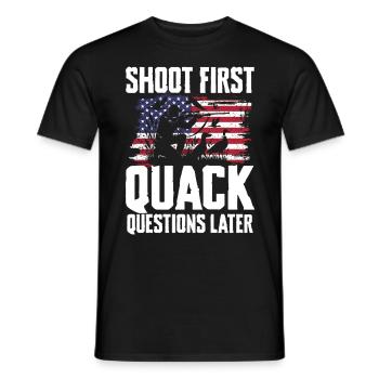 Duck hunters shoot heavier loads flag - Men's T-Shirt - black - Front - AI Model Male 178 light (178cm)
