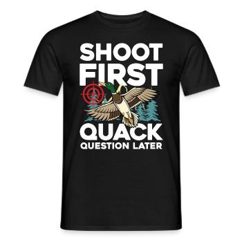 Duck hunters shoot heavier loads flag - Men's T-Shirt - black - Front - AI Model Male 178 light (178cm)