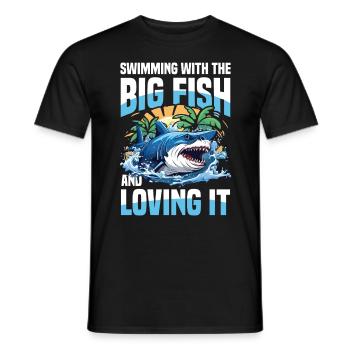 Swimming With The Big Fish And Loving It - Männer T-Shirt - Schwarz - Vorne - AI Model Male 178 light (178cm)