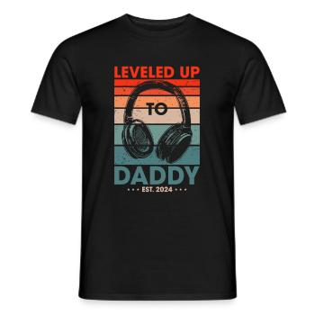 Level Up To Daddy 2024 - Männer T-Shirt - Schwarz - Vorne - AI Model Male 178 light (178cm)