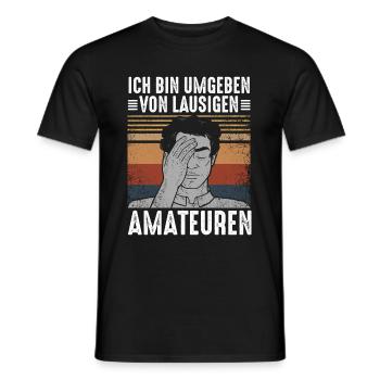 Ich Bin Umgeben Von Lausigen Amateuren - Männer T-Shirt - Schwarz - Vorne - AI Model Male 178 light (178cm)