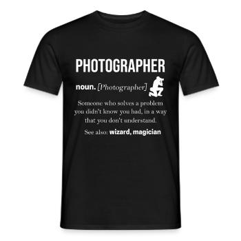 Fotograf - Männer T-Shirt - Schwarz - Vorne - AI Model Male 178 light (178cm)