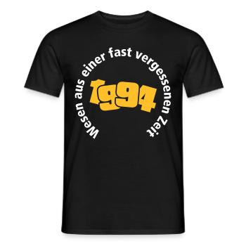 Wesen aus einer fast vergessenen Zeit 1994 - Männer T-Shirt - Schwarz - Vorne - AI Model Male 178 light (178cm)