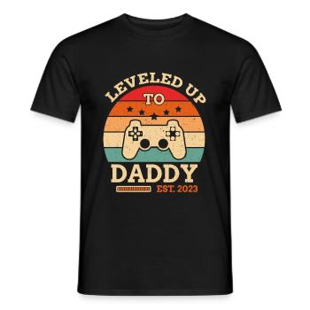 Level Up To Daddy 2023 Gamer - Männer T-Shirt - Schwarz - Vorne - AI Model Male 178 light (178cm)