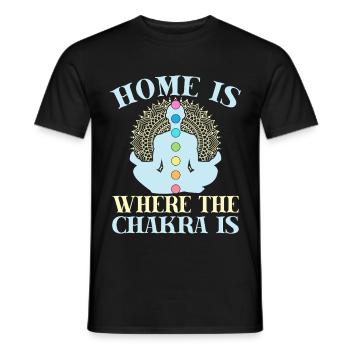 Yoga Home Is Where The Chakra Is Funny Yoga - Männer T-Shirt - Schwarz - Vorne - AI Model Male 178 light (178cm)