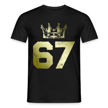 67 Zahl Krone - Männer T-Shirt - Schwarz - Vorne - AI Model Male 178 light (178cm)