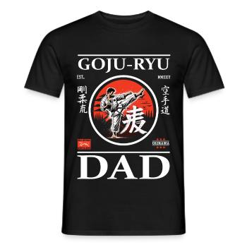 Goju-Ryu Karate Dad Design mit Karateka und Kanji - Männer T-Shirt - Schwarz - Vorne - AI Model Male 178 light (178cm)