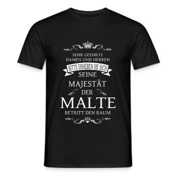 Seine Majestät der Malte betritt den Raum - Männer T-Shirt - Schwarz - Vorne - AI Model Male 178 light (178cm)