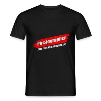 Fotograf - Männer T-Shirt - Schwarz - Vorne - AI Model Male 178 light (178cm)