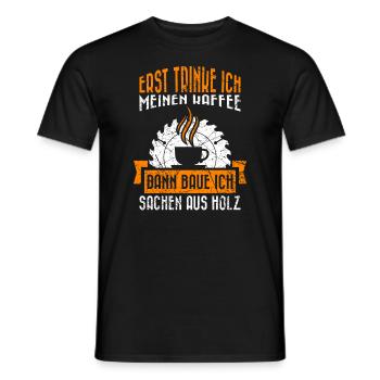 Tischler Geschenk Spruch erst Kaffee dann Holz - Männer T-Shirt - Schwarz - Vorne - AI Model Male 178 light (178cm)