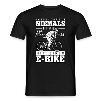 Unterschätze niemals einen alten Mann Pedelec - Männer T-Shirt - Schwarz - Vorne - AI Model Male 178 light (178cm)