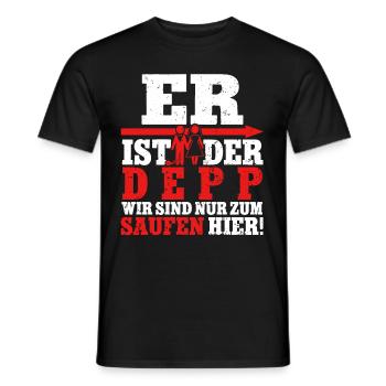 Er ist der Depp wir sind nur zum saufen hier - Männer T-Shirt - Schwarz - Vorne - AI Model Male 178 light (178cm)