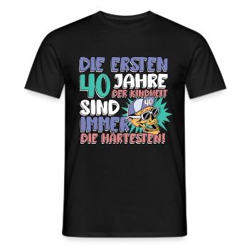 Die Ersten 40 Jahre Der Kindheit Sind Immer Die - Männer T-Shirt - Schwarz - Vorne - AI Model Male 178 light (178cm)