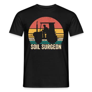 Soil Surgeon Landwirt Landwirtschaft Vintage - Männer T-Shirt - Schwarz - Vorne - AI Model Male 178 light (178cm)