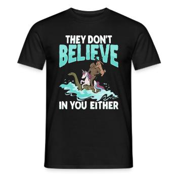 Kryptozoologie Kryptid Bigfoot Einhorn Loch Ness - Männer T-Shirt - Schwarz - Vorne - AI Model Male 178 light (178cm)