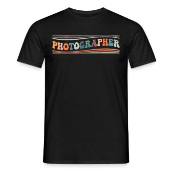 Groovy Photographer Fotografie Kamera - Männer T-Shirt - Schwarz - Vorne - AI Model Male 178 light (178cm)