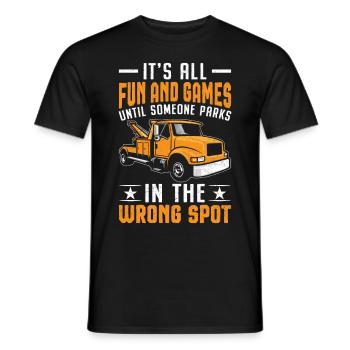 Lustiger Abschleppwagenfahrer - Männer T-Shirt - Schwarz - Vorne - AI Model Male 178 light (178cm)