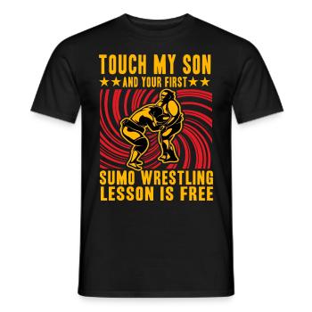 Berühre meinen Sohn und deine erste Sumo-Stunde ist kostenlos - Männer T-Shirt - Schwarz - Vorne - AI Model Male 178 light (178cm)