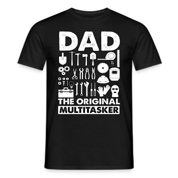 Papa, der ursprüngliche Multitasker - Männer T-Shirt - Schwarz - Vorne - AI Model Male 178 light (178cm)