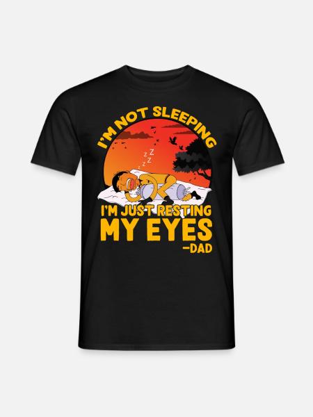 Jeg sover ikke, jeg hviler bare mine øjne far - Mænd T-shirt - sort