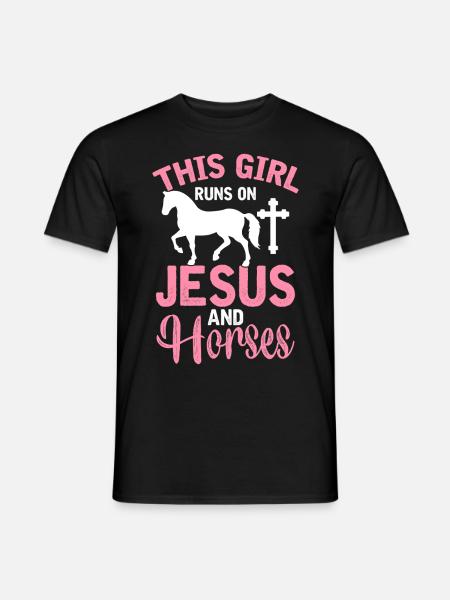 Christian Horse Girl This Girl Runs On Jesus And - Männer T-Shirt - Schwarz
