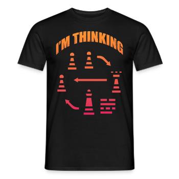 Humour d’échecs – Je pense - T-shirt homme - noir - Devant - AI Model Male 178 light (178cm)