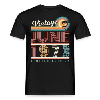 Vintage Juni 1973 - Männer T-Shirt - Schwarz - Vorne - AI Model Male 178 light (178cm)