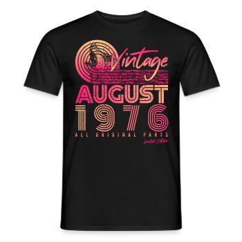 Retro 1976 Im August - Männer T-Shirt - Schwarz - Vorne - AI Model Male 178 light (178cm)