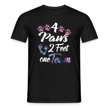 Vier Pfoten zwei Füße ein Team Mensch Hund Team - Männer T-Shirt - Schwarz - Vorne - AI Model Male 178 light (178cm)