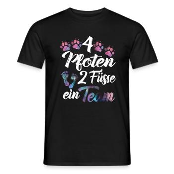 Vier Pfoten zwei Füße ein Team Mensch Hund Team - Männer T-Shirt - Schwarz - Vorne - AI Model Male 178 light (178cm)