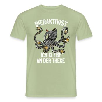 Activiste de la bière Je suis collé au bar – plaisir de la fête - T-shirt homme - vert sauge - Devant - AI Model Male 178 light (178cm)