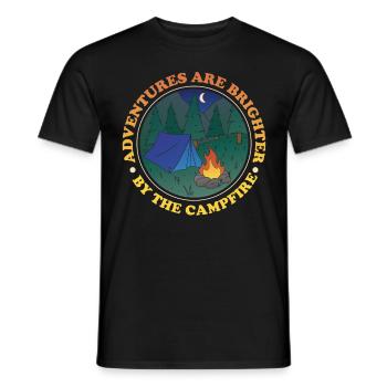 Adventures Are Brighter By Campfire Outdoor Hiking - Männer T-Shirt - Schwarz - Vorne - AI Model Male 178 light (178cm)