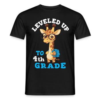 In die 4. Klasse hochgestuft - Lustige Giraffe - Männer T-Shirt - Schwarz - Vorne - AI Model Male 178 light (178cm)