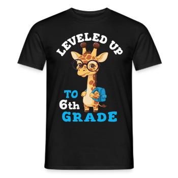 Mis à niveau en 6e année - Girafe drôle - T-shirt homme - noir - Devant - AI Model Male 178 light (178cm)