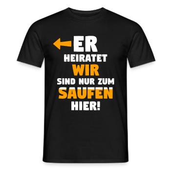 ER HEIRATET WIR SIND NUR ZUM SAUFEN HIER - Männer T-Shirt - Schwarz - Vorne - AI Model Male 178 light (178cm)