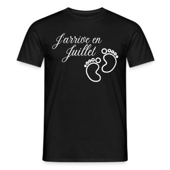 J' arrive en Juillet cadeau naissance futur bébé - T-shirt homme - noir - Devant - AI Model Male 178 light (178cm)