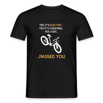 Ja, Es ist Elektrisch E-Bike Elektrofahrrad Biker - Männer T-Shirt - Schwarz - Vorne - AI Model Male 178 light (178cm)