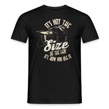Fotograf - Männer T-Shirt - Schwarz - Vorne - AI Model Male 178 light (178cm)