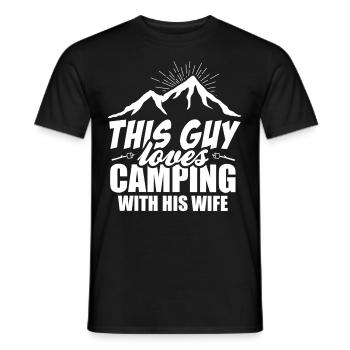 Dieser Typ liebt Camping mit seiner Frau - Männer T-Shirt - Schwarz - Vorne - AI Model Male 178 light (178cm)