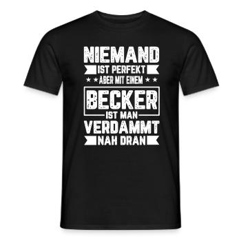 Becker Niemand ist Perfekt Geschenkidee - Männer T-Shirt - Schwarz - Vorne - AI Model Male 178 light (178cm)