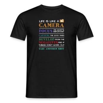 Life is Like A Camera Fotografie Fotograf Kamera - Männer T-Shirt - Schwarz - Vorne - AI Model Male 178 light (178cm)