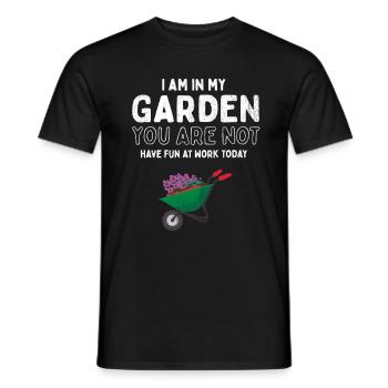 Herren Gärtner Ruhestand Geschenk Ich bin in meinem Garten - Männer T-Shirt - Schwarz - Vorne - AI Model Male 178 light (178cm)